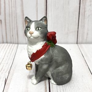 1989 Hallmark Noelle Cat Bell Fine Porcelain Figurine Ornament W/Original Box